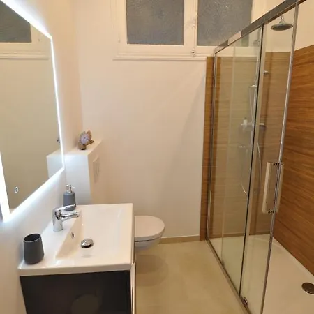 Palais -2-bedroom -ponteil -stayinantibes * Антиб