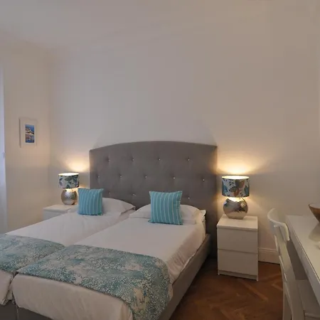 Apartment Palais -2-bedroom -ponteil -stayinantibes